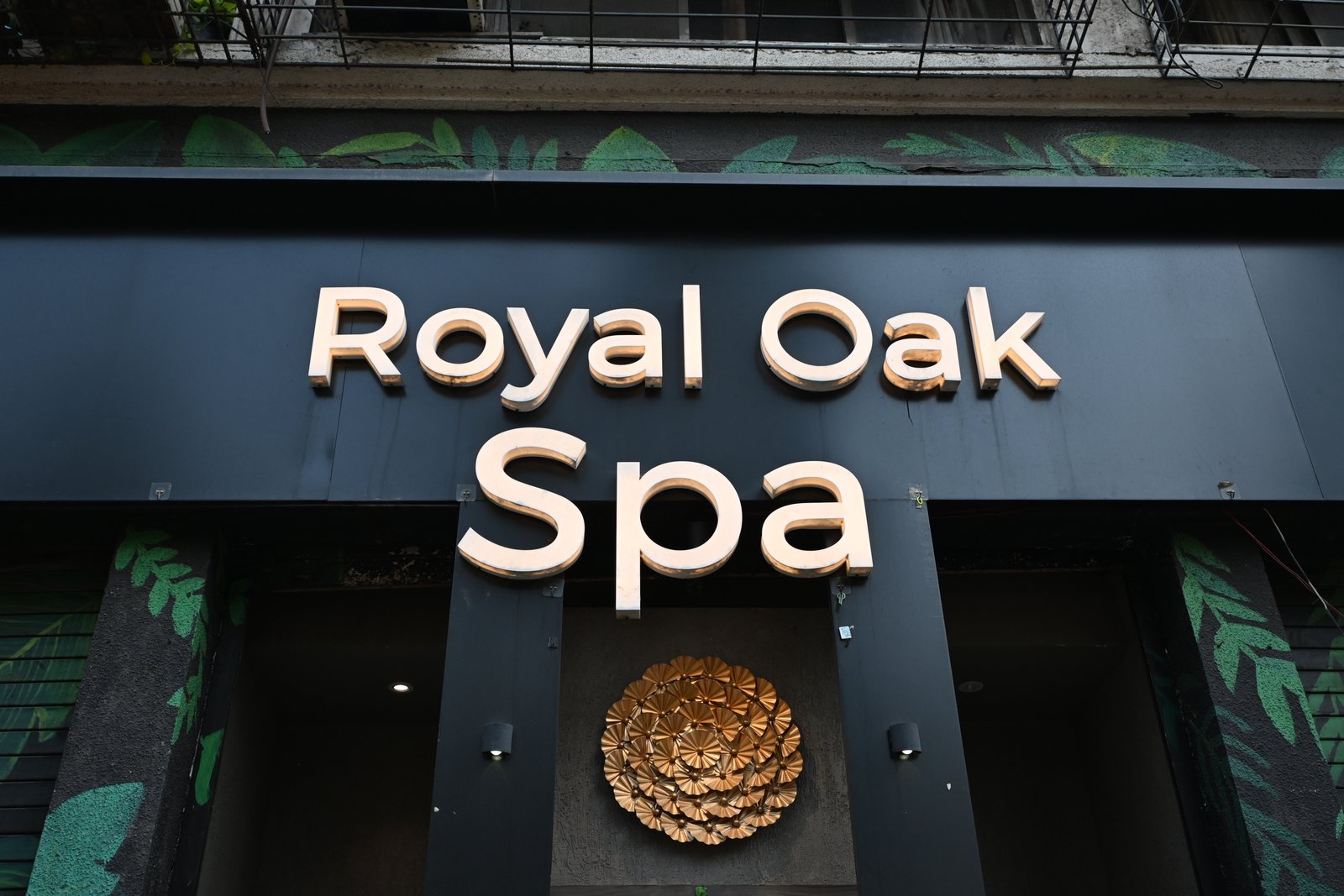 Royal Oak Spa Kharghar ambience