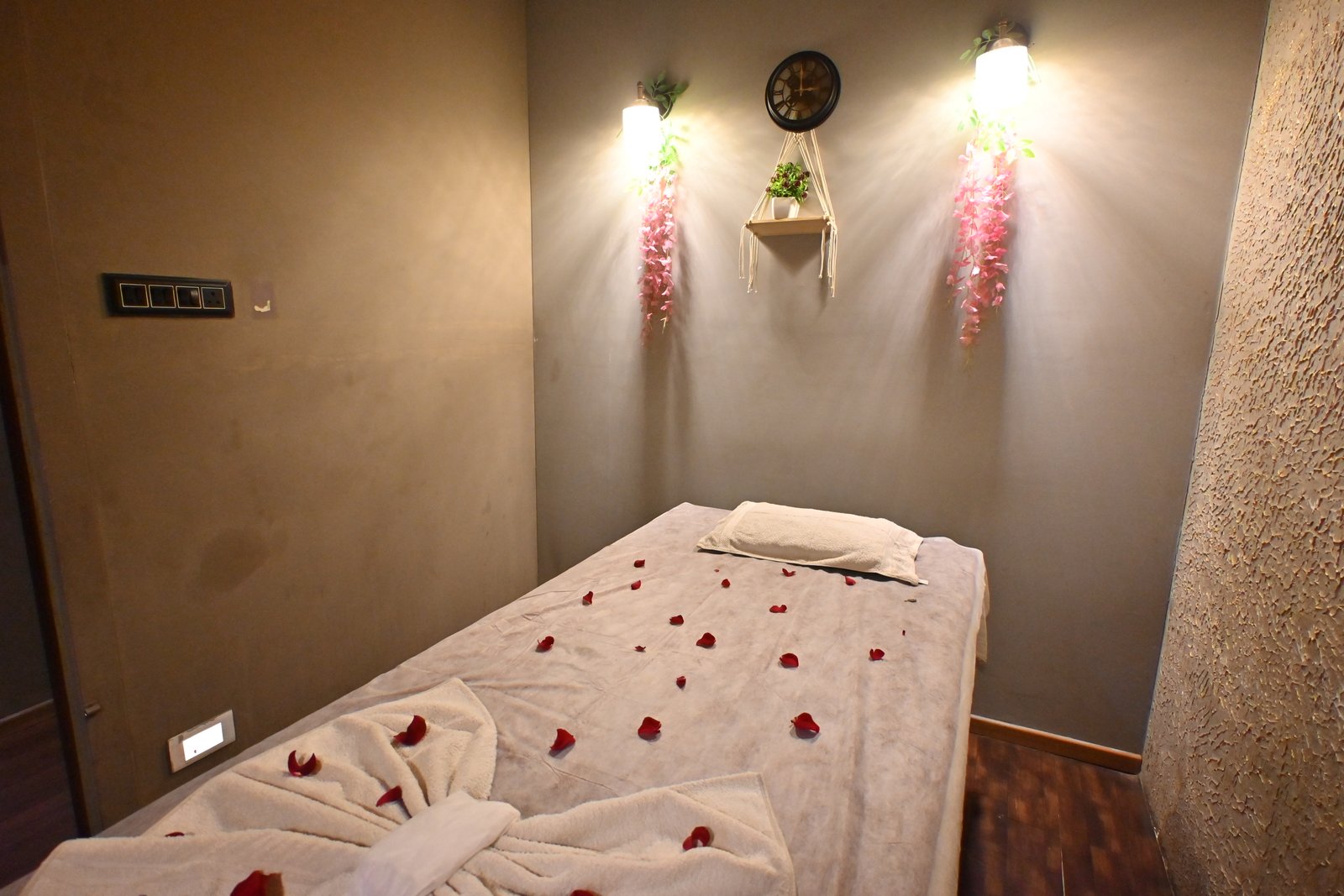 Royal Oak Spa room